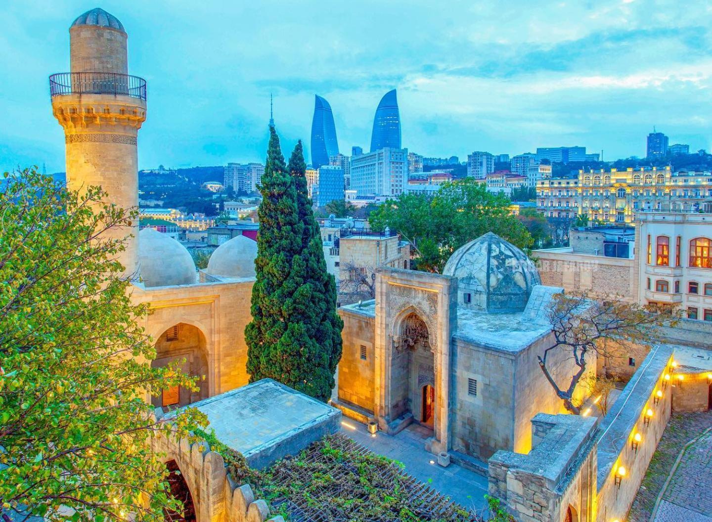 R Studios Old Baku Bagian luar foto